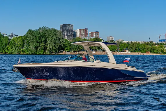Chris-Craft_Launch_28GT_Moscow_Exterior_6.jpg