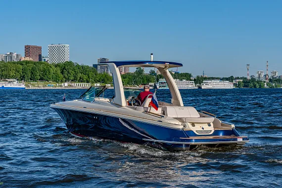 Chris-Craft_Launch_28GT_Moscow_Exterior_33.jpg